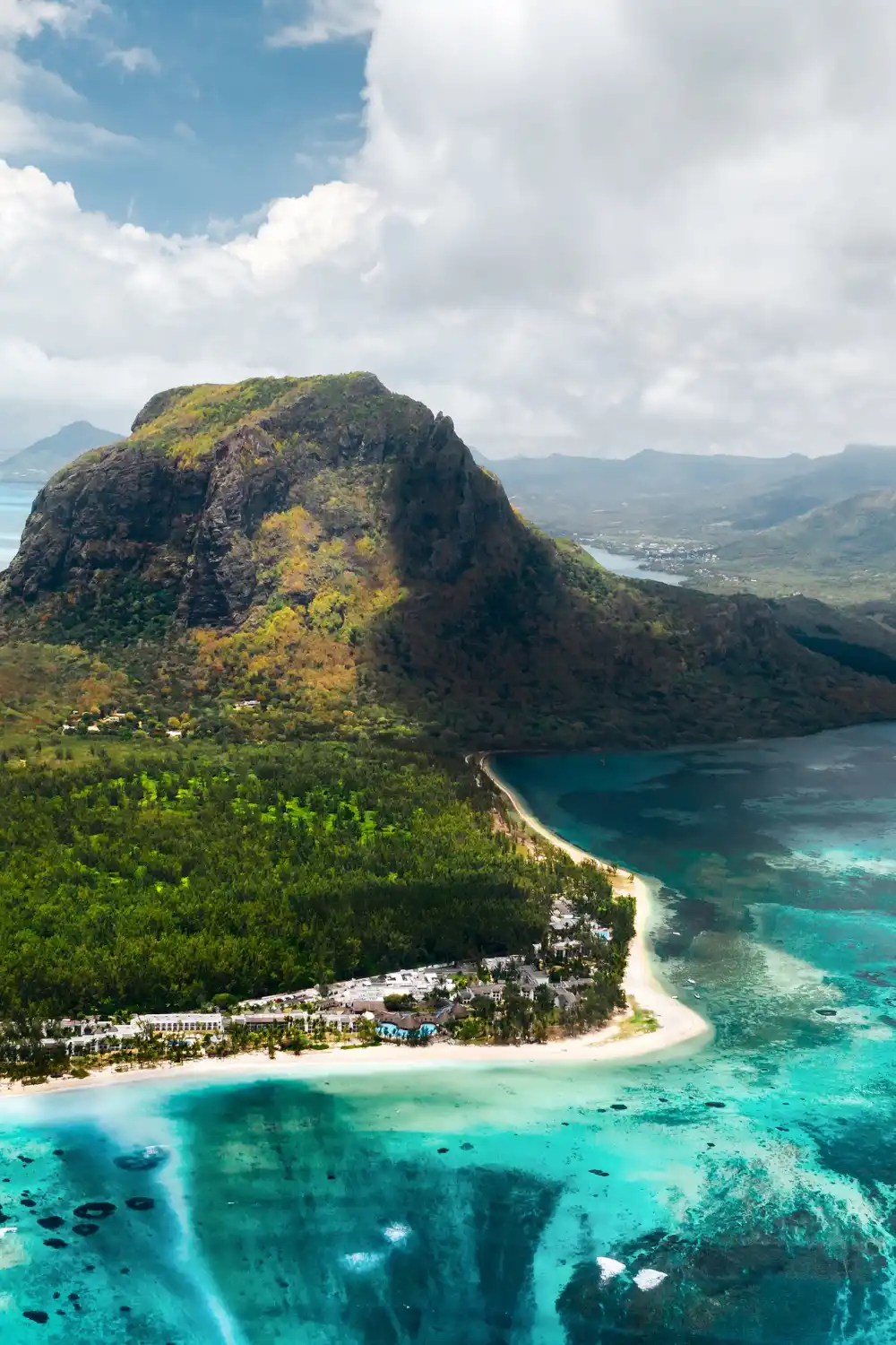 How many islands does hawaii have
